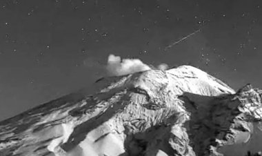 Graban meteorito sobre volcán Popocatépetl