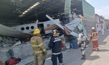 Se desploma avioneta en supermercado de Temixco