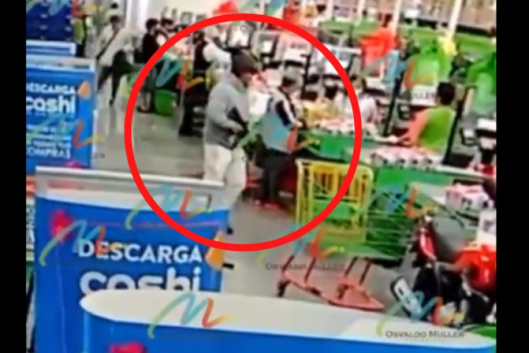 Con arma larga asaltan supermercado en Coacalco