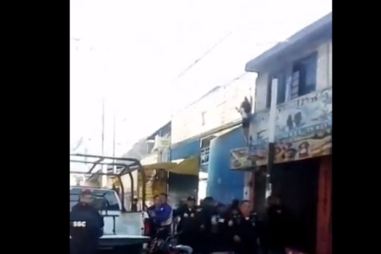 Trifulca entre policías y jóvenes en Iztapalapa