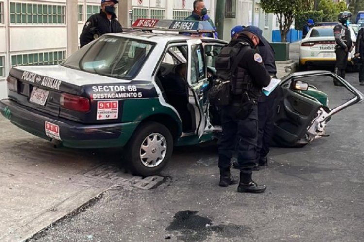 CDMX: Dos policías heridos en aparatoso choque