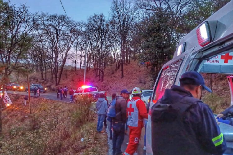 Volcadura en Villa del Carbón deja 18 heridos