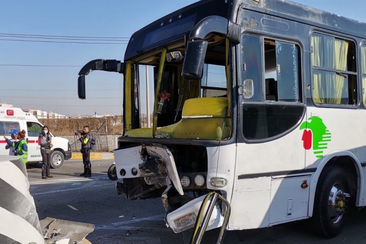 Choque de autobús en la México-Pachuca deja 30 heridos