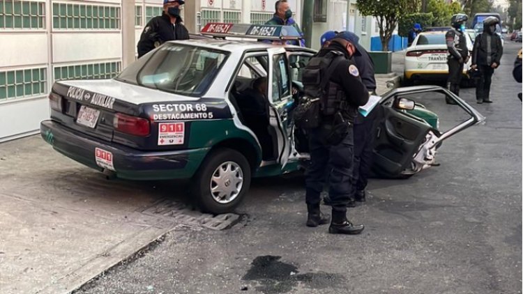 CDMX: Dos policías heridos en aparatoso choque