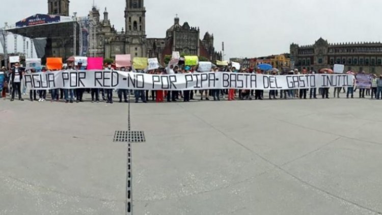 Vecinos de Ecatepec protestan en Palacio Nacional