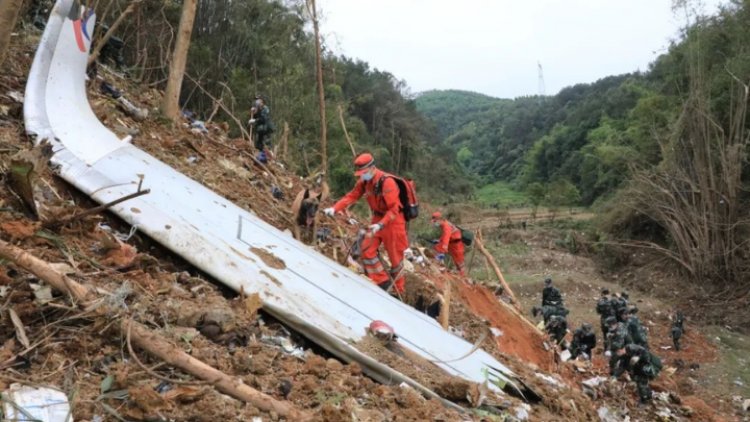 No hay sobrevivientes tras desplome de avión en China