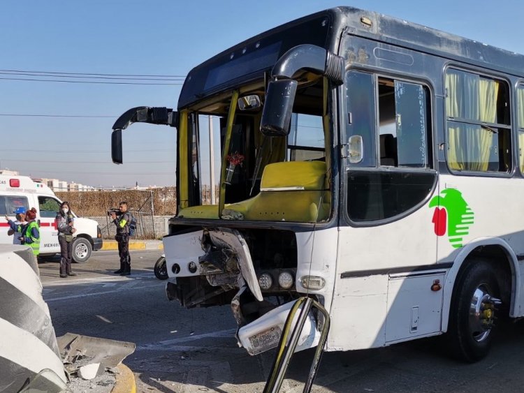 Choque de autobús en la México-Pachuca deja 30 heridos