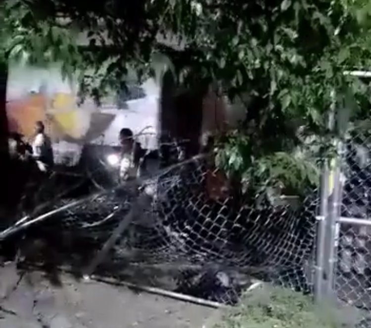 Auto arrolla y mata a dos trabajadoras en Toluca