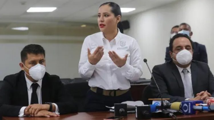 Sandra Cuevas ofrece disculpa pública a policías