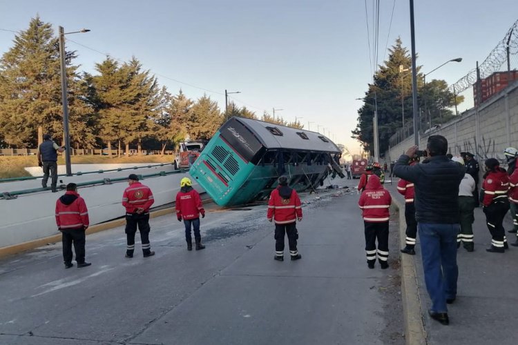 Accidente de autobús deja dos muertos en Toluca