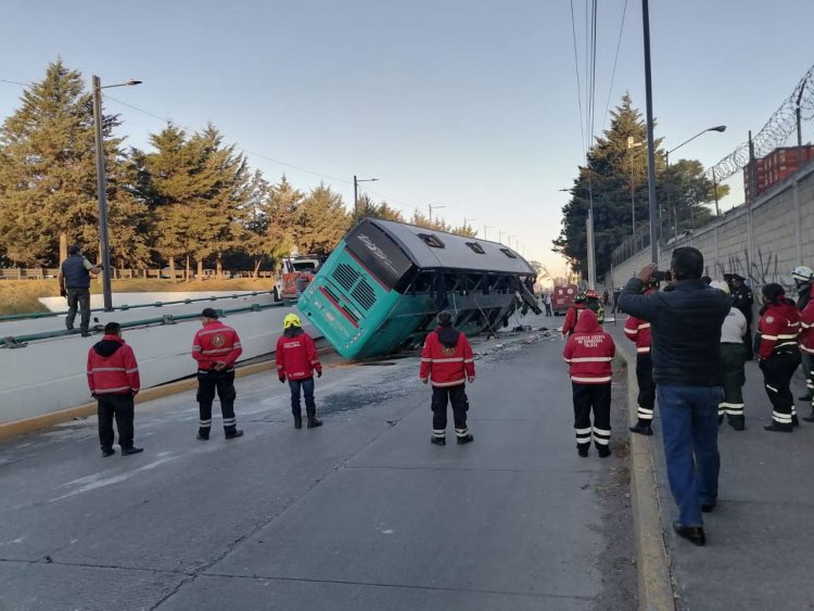 Accidente de autobús deja dos muertos en Toluca