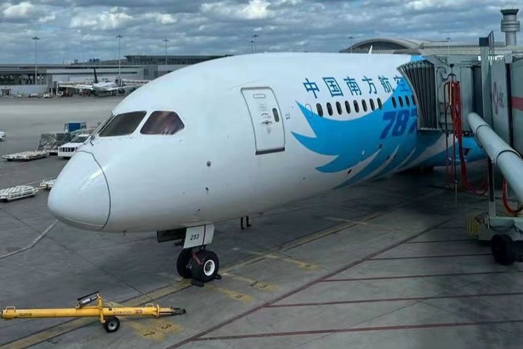 Crónica: El vuelo 2366 y la lucha contra covid-19 de China