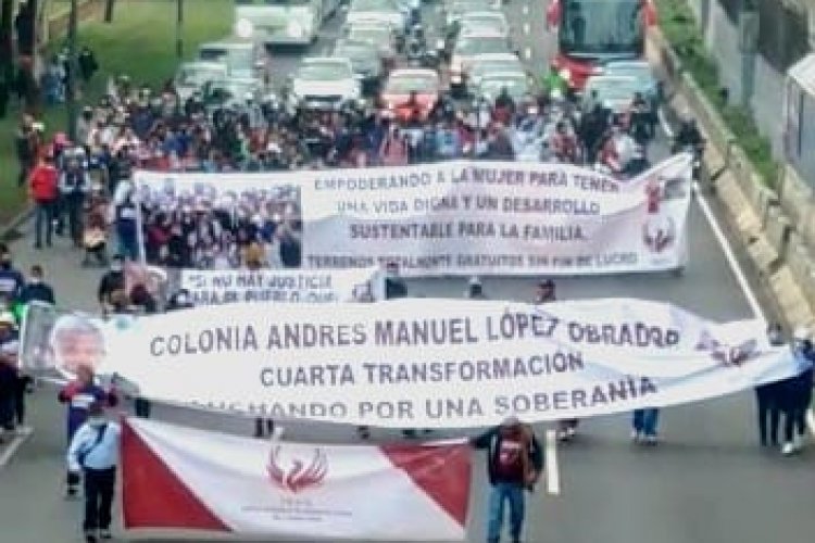 Habitantes de la 4T marchan sobre la calz Zaragoza