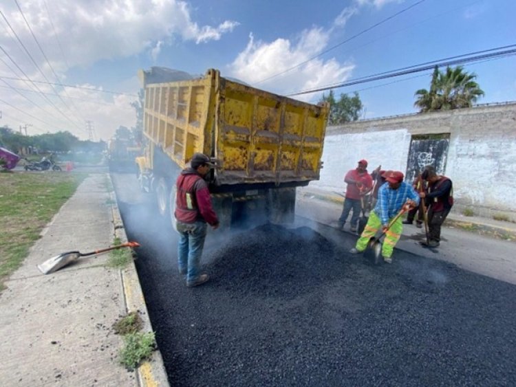 Realizan desazolve y bacheo en avenidas de Valle de Chalco