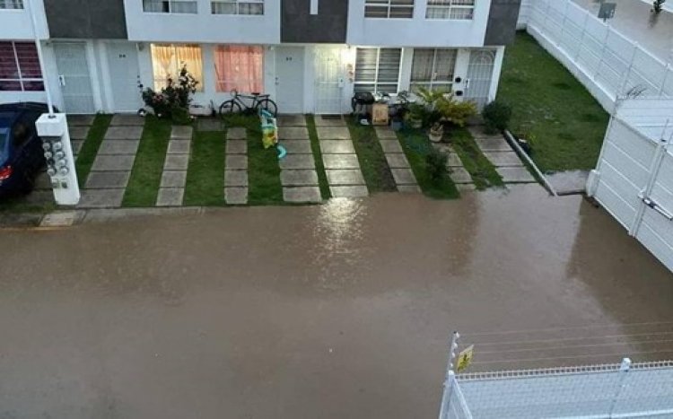 Lluvias intensas inundan viviendas en Chalco