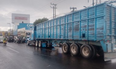 En Ecatepec, una balacera entre estatales y un trailero, dejó saldo de un policía herido
