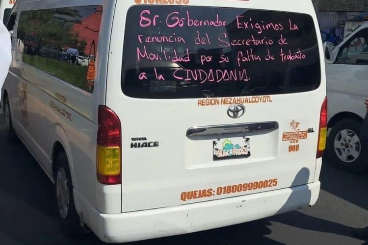 Transportistas de Chimalhuacán protestan ante extorsiones por autoridades municipales.