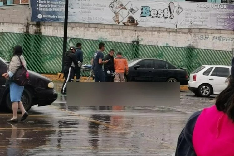 Asesinan a dos personas en estacionamiento de centro comercial en Edomex, hay un lesionado más