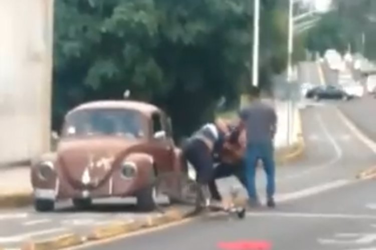 Golpean a repartidor que les reclamó por invadir ciclovía en Edomex.