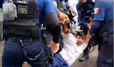 Gobierno morenista golpea y encarcela a manifestantes en Coatepec