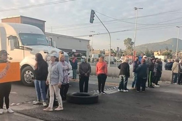 Habitantes de Ecatepec bloquean vialidad ante falta de suministro de agua