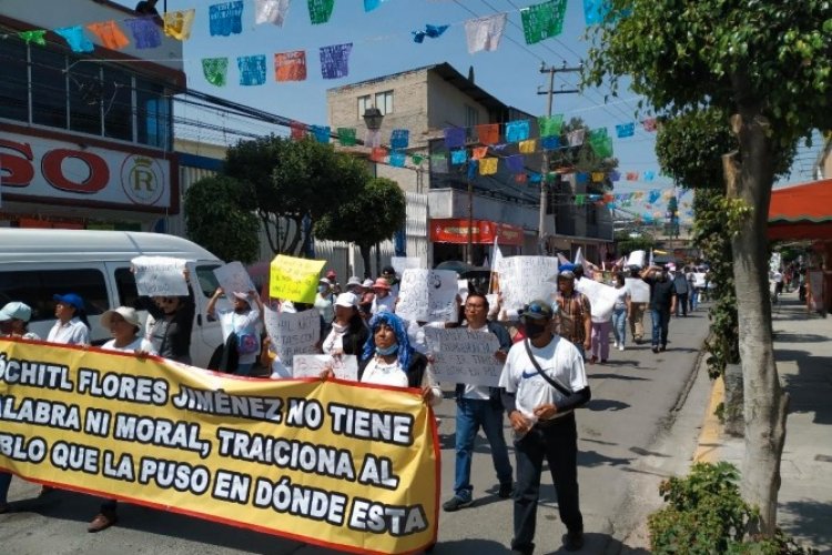 Pobladores de Chimalhuacán marchan para exigir la renuncia de Xóchitl Flores