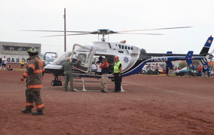 Albañil es trasladado al hospital en helicóptero, luego de sufrir una descarga eléctrica en Ecatepec