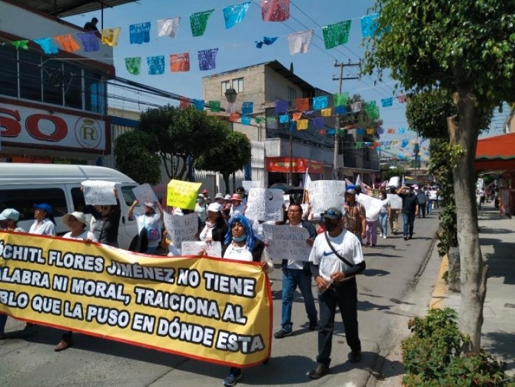 Pobladores de Chimalhuacán marchan para exigir la renuncia de Xóchitl Flores