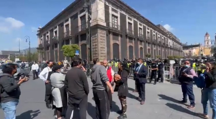 Protestan locatarios del centro de Toluca por cierre constante de calles