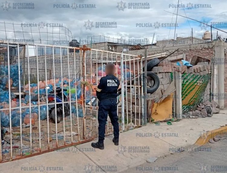 Policías encuentran moto robada dentro de un predio baldío en Valle de Chalco