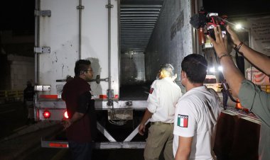 Hallan a 19 migrantes hacinados en camión