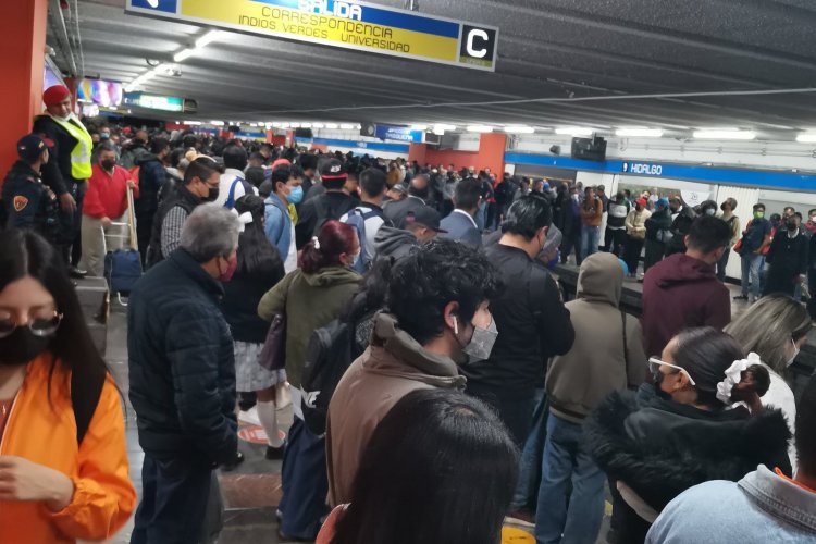 Detienen Línea 2 del Metro por rescate de persona