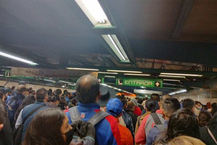 Lluvias generan retrasos en el Metro