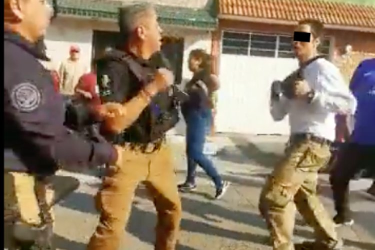 Policía de Ecatepec se pelea con civil