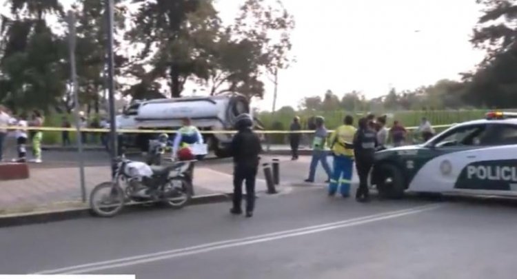 Operador de pipa arrolla a motociclistas en Tláhuac