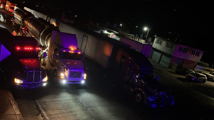 Cierran carretera Toluca-Palmillas por fuga en ducto de Pemex