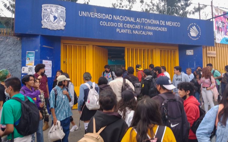 Estudiantes de CCH Naucalpan se van a paro
