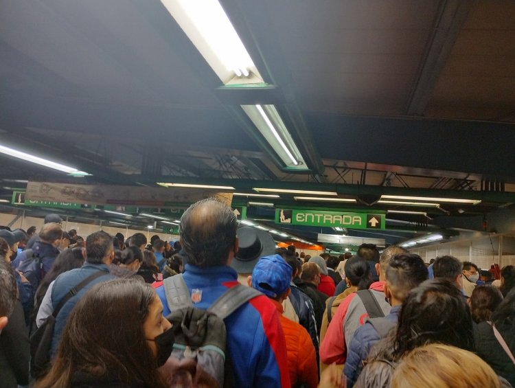 Lluvias generan retrasos en el Metro