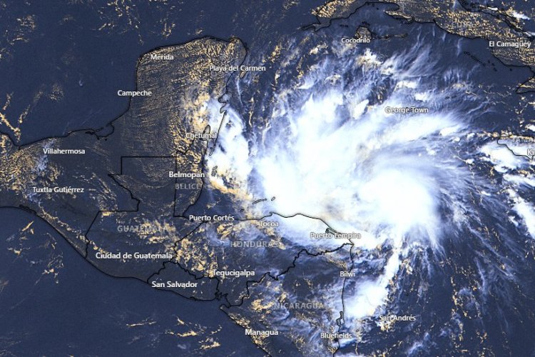 Lisa se convierte en huracán categoría 1