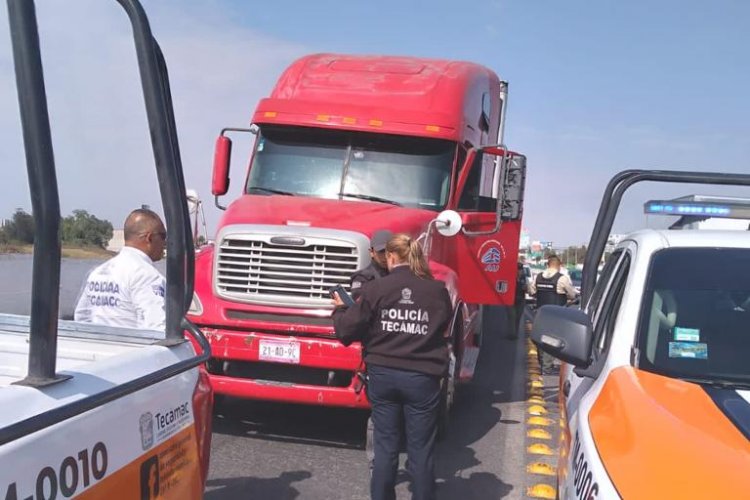 Conductor de tráiler es detenido por evadir infracción en Tecámac