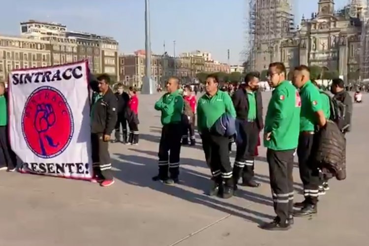 Protestan despachadores de gasolina en el Zócalo