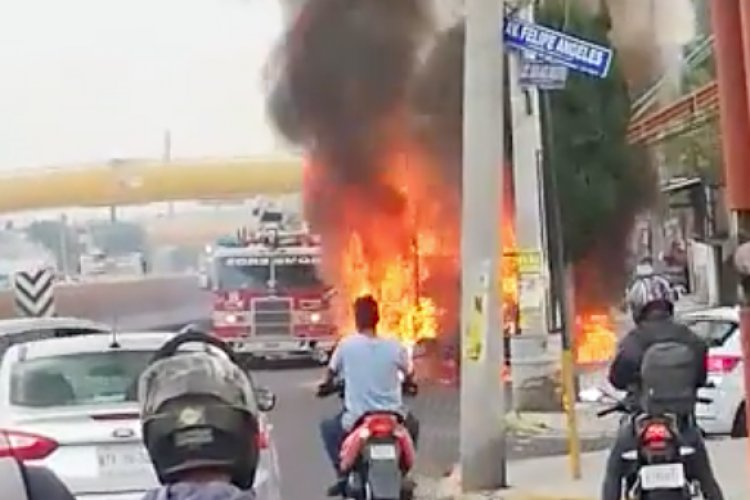 Se incendia auto en la México-Puebla