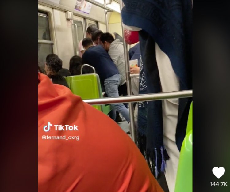 Músico ameniza riña en vagón del Metro