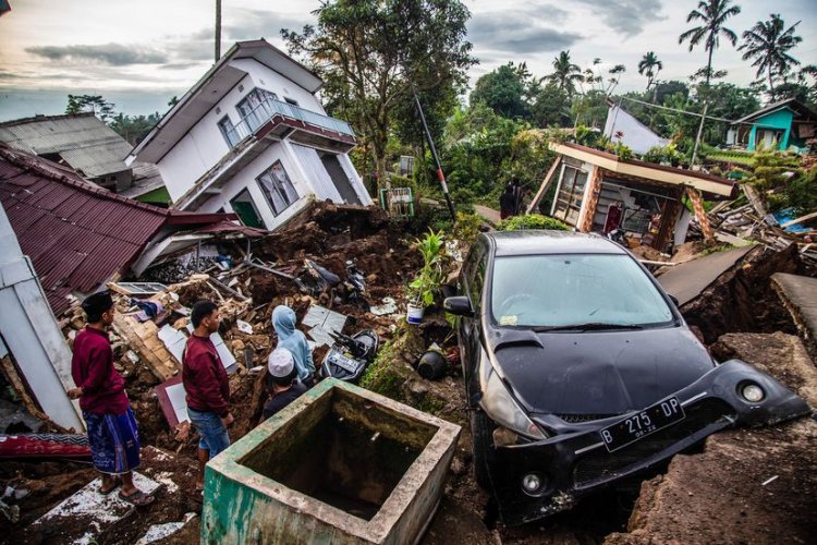 Suman 268 muertos por sismo en Indonesia