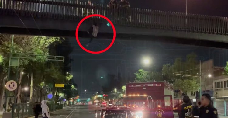 Hombre se arroja de puente en Eje Central