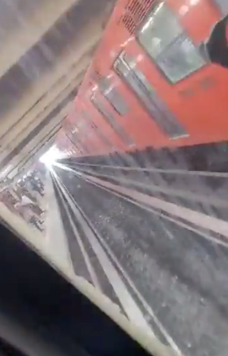 Usuario viaja en cabina de conductor del Metro