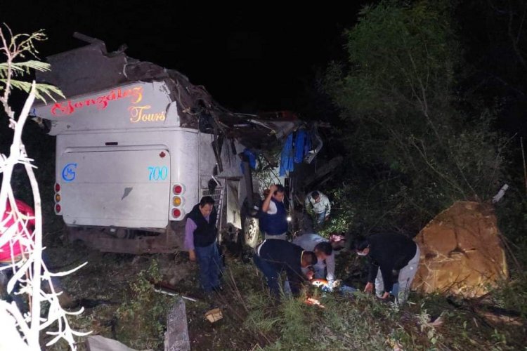 Tragedia en carretera Tuxtepec-Oaxaca; hay 36 heridos y 3 muertos