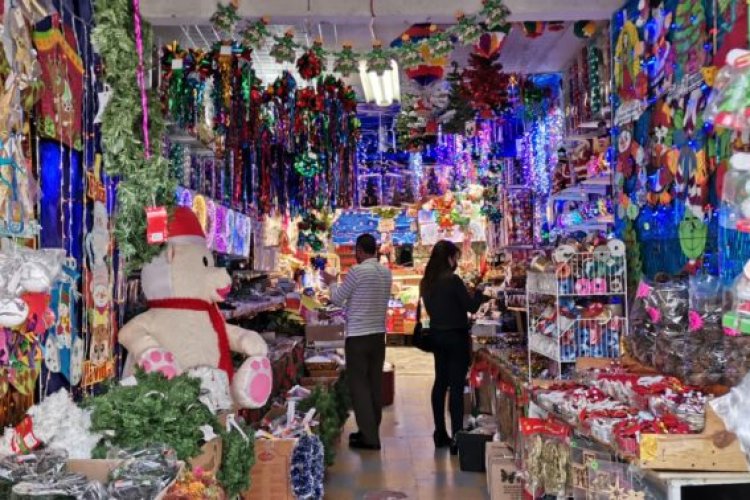 Balacera en bazar navideño de Ecatepec deja un muerto