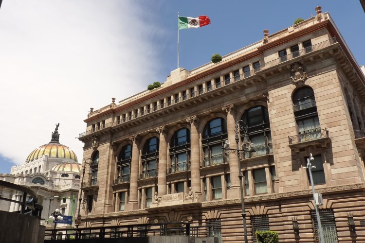 Banxico sube su tasa de interés en 10.5%