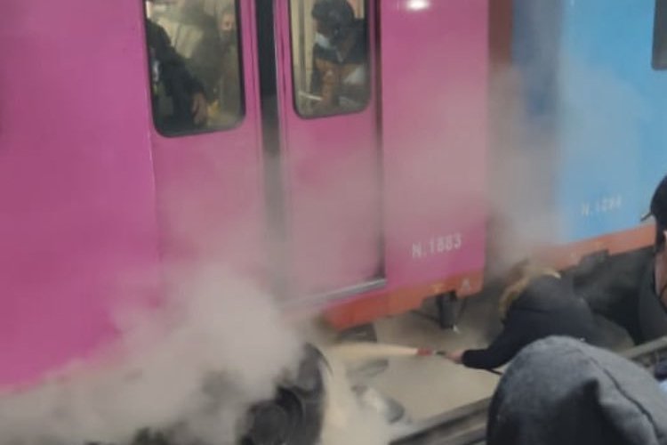 Usuarios reportan humo en estación Centro Médico del Metro